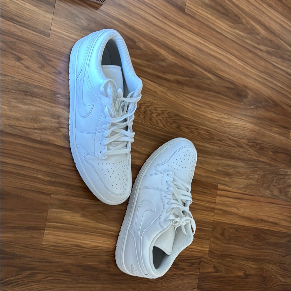 Men Nike White Sneakers